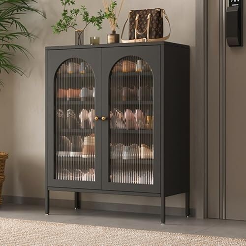 Meuble de rangement pour chaussures noir résolvant le manque de place dans l'entrée