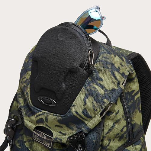 Oakley Backpacks Bathroom Sink Recycled Backpack, Tiger Camo Green, One Size4