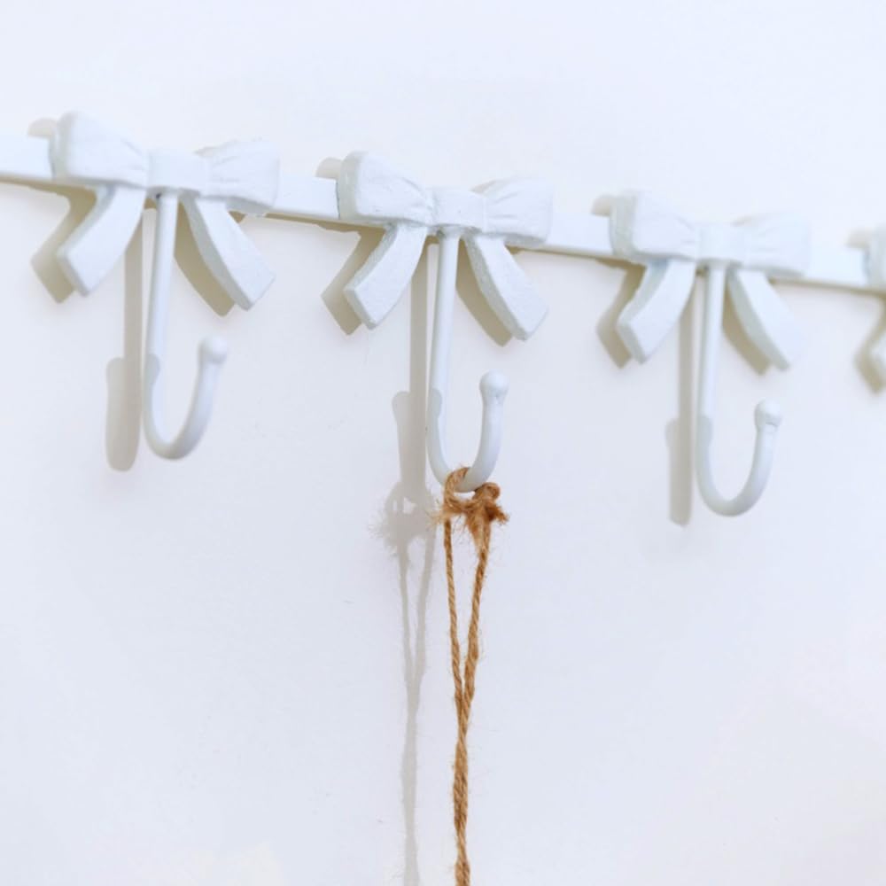 Gancho de pared rústico con forma de lazo blanco, gancho decorativo de metal, gancho decorativo para colgar en la pared, para el hogar, cocina, baño, oficina (blanco, 5 ganchos)