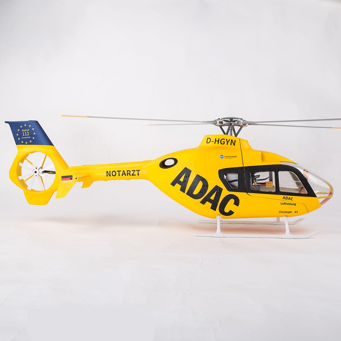 Amazon | FLYWING 1/35 ミニヘリコプター模型 EC135 470クラス 6CH 4枚