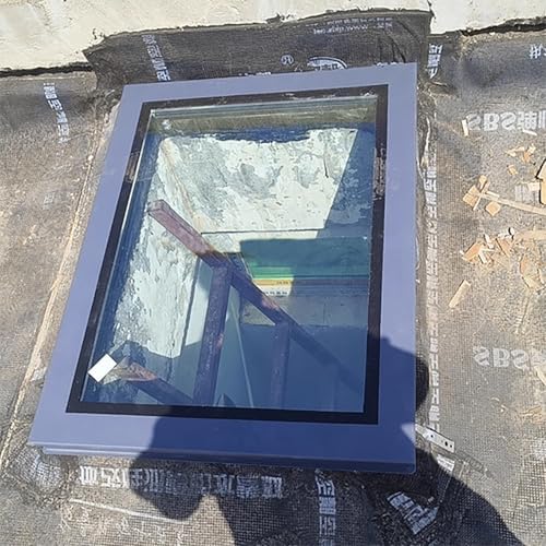 Skylight Roof Window - Tempered Glass Attic Hatch, Manual Ventilation for Sloped/Flat Roofs, Ideal for Basement Lighting, 26.7x34.5in (68x88cm)