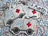 best. tasche kreuzworträtsel  Anhänger personalisierbarer Krankenwagen mit Namen rotes Kreuz Schlüssel-Anhänger Taschen-Anhänger Geschenk