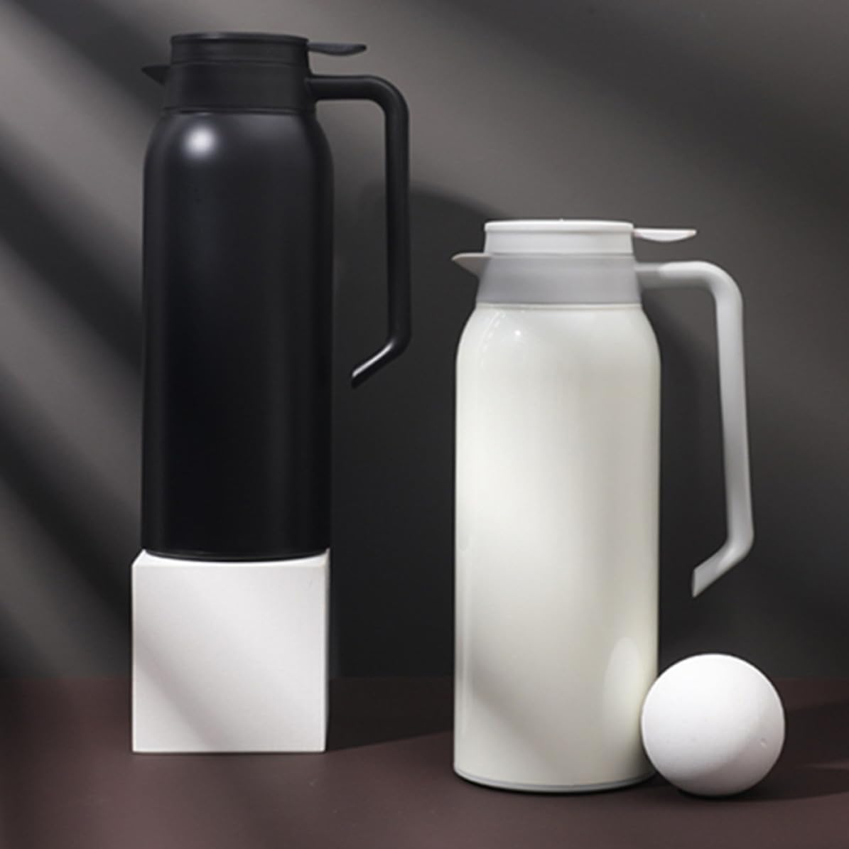 Bottiglia Termica 1500ml in Acciaio Inox Bianco a Vuoto | Capacità Grande, Struttura Doppia Parete, Stile Semplice e Pratico, Facile da Trasportare