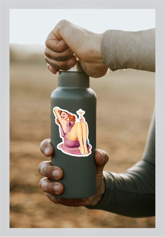 Miniatura 3 de -Hermosa mujer 1950 Sara Pelirroja Bebiendo Champagne Vinilo Calcomanía Taza Taza Portátil Casco Parachoques Pegatina