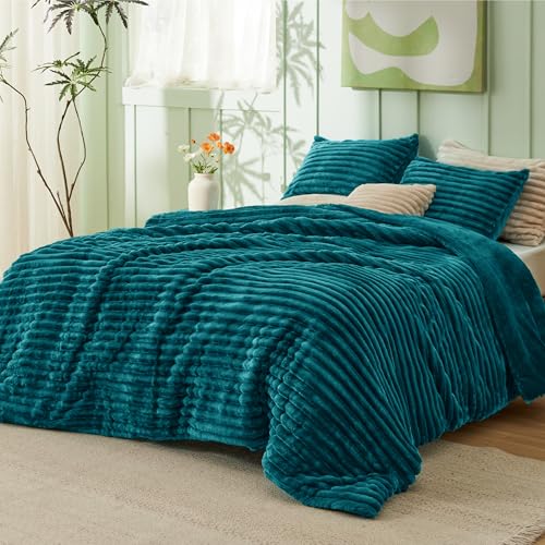 Bedsure Fluffy Comforter Set - Super Soft Faux Fur Comforter, Winter Warm Fleece Bedding Set, Plush Fuzzy Bed Set, Shaggy Comforter with Pillowcases - Image 3