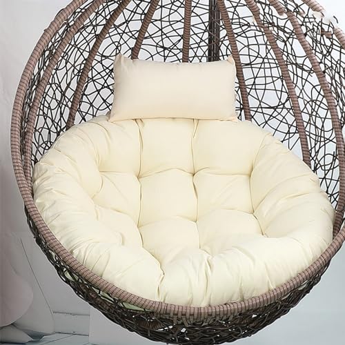 Coussin de jardin suspendu pour créer un coin lecture cocooning sur la terrasse en rotin