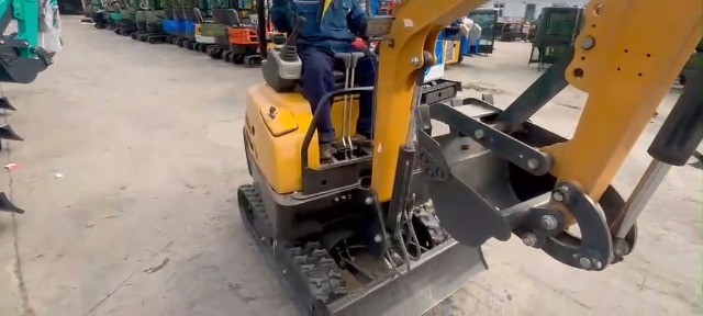 Amazon.com: Wolfequip 2000lbs Mini Excavator Small Excavator with