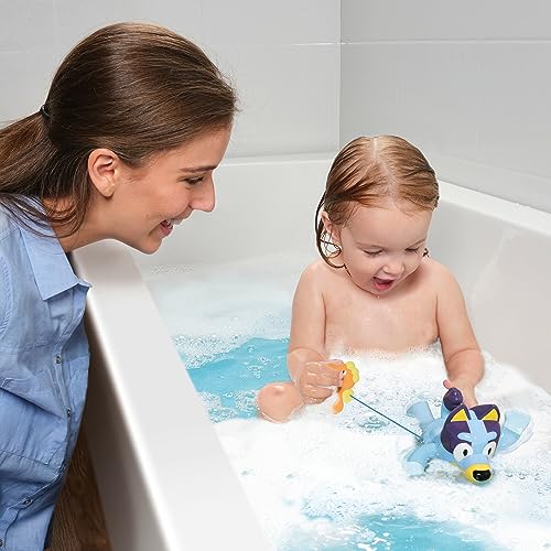 Toomies Bluey Swimming Bath Toy - Bluey Toys Includes Attached Seahorse Baby Toy and Swims on Back or Front - Toddler Bath Toys and Water Toys for Outdoor Play – Ages 18 Months and Up - Image 7