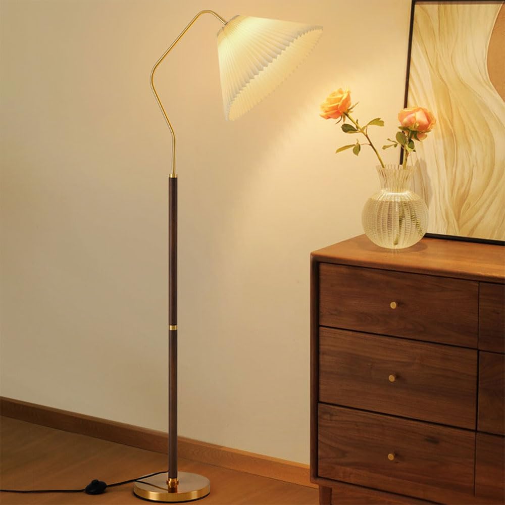 Regulowana klasyczna plisowana lampa podłogowa – wysoka lampa stojąca do czytania narożnik sofa i sypialnia polerowany metal z przełącznikiem nożnym eleganckie oświetlenie do salonu