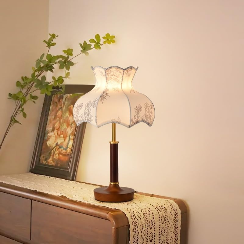 Affascinante Wooden Table Lamp Retro Bedroom Bedside Floral Fabric Lampshade Study Decorative Arredamento per la casa