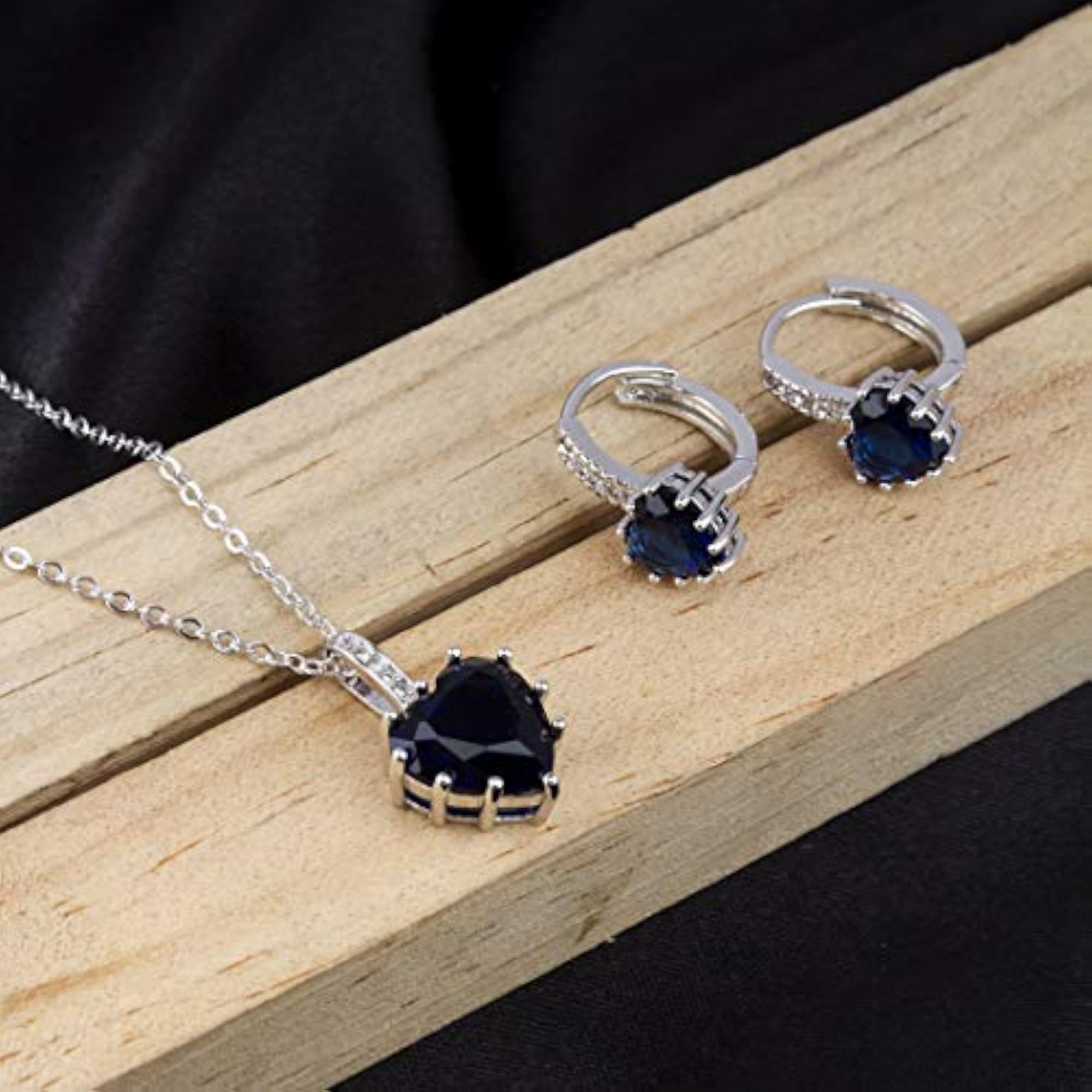 Valentine Gifts: Luxuria Heart Inspired Pendant Set