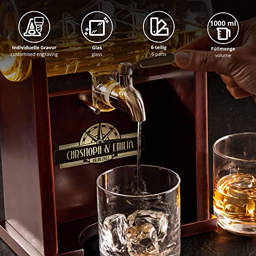 Whisky Karaffe im Design Fass mit zwei Gläsern und graviertem Ständer