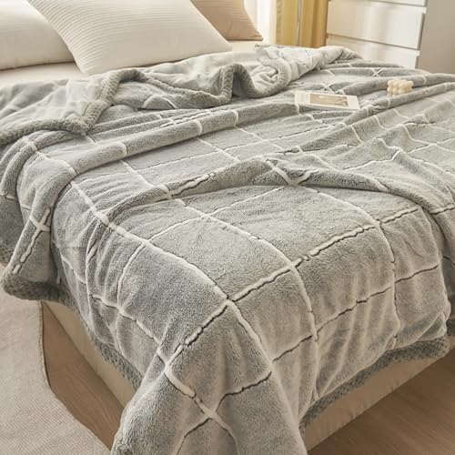 Plaid en flanelle douce idéal pour les soirées sur le canapé