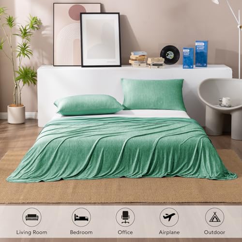 Image of HOMFINE Cooling Blanket for Hot Sleepers King Size, Green 108 inchx90 inch | Dual-sided mica nylon cool, Q-Max 0.439 instant cool, Lightweight & breathable for night sweats & menopause, Machine washable