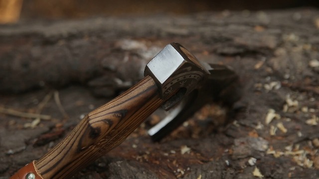Hache style Tomahawk vikings Manche en bois FX310L071 - Couteaux