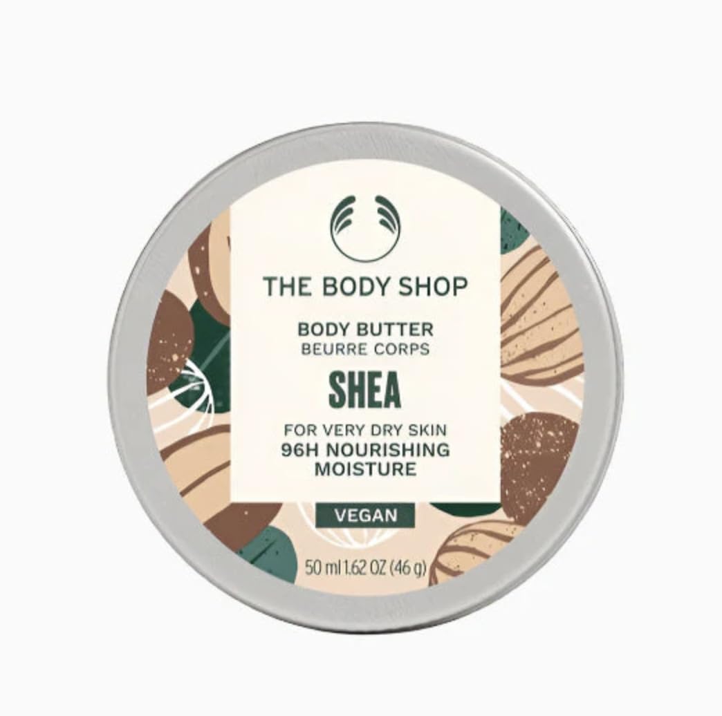 The Body Shop Coffret cadeau au karité - Ensemble de soins pour peau sèche - Crème douche, beurre corporel, baume pour les mains, savon et fleur de ramie - Cosmétiques naturels végétaliens