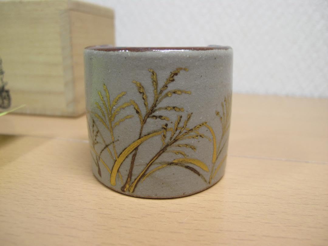 【茶道具】秋草絵 三日月蓋置 Amazon.co.jp: 茶道具 蓋置 屋島六万寺窯 三日月形に秋草の図 紀太隆志