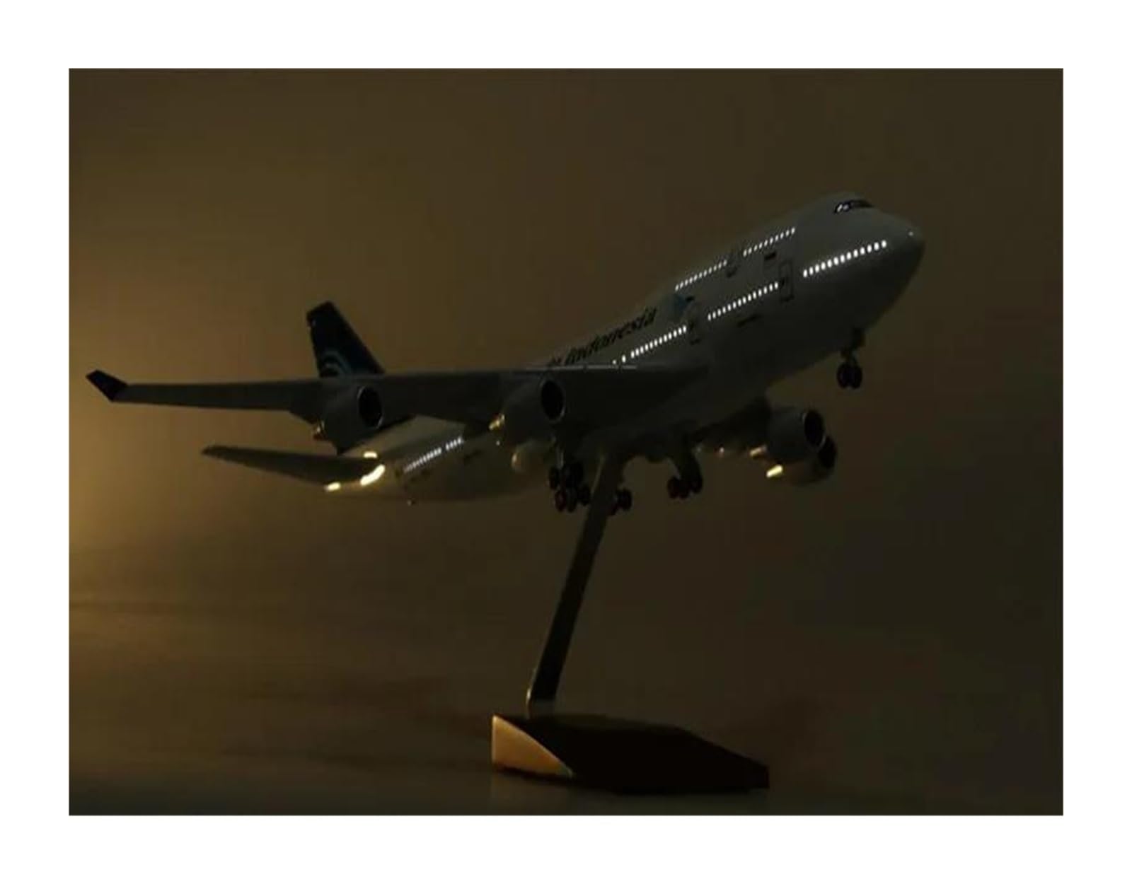 Boeing B747 Garuda modelo de avión de aleación miniatura 1/150 diecast 8