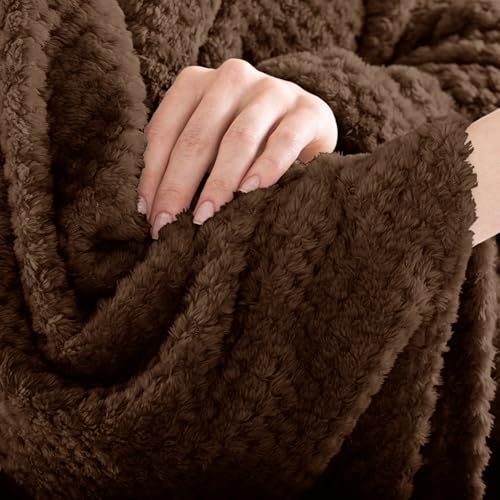 DecoKing Kuscheldecke 150x200 cm braun Decke Microfaser Wohndecke Tagesdecke Fleece weich sanft kuschelig skandinavischer Stil Schoko Henry