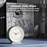 AYRELY® Analogowy budzik 11,4 cm, mały, metalowy zegar biurkowy w stylu retro, zasilany bateriami, cichy i bez tykania, z lampką nocną, do dekoracji łóżka, sypialni i salonu, zielony