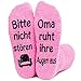 Produktbild Eurtes Geschenk für Oma Geburtstag, Lustige Socken mit Spruch Bitte nicht stören oma ruht ihre Augen aus, Kuschelsocken Damen Witzige Socken Geschenke für Frauen Weihnachts Geburtstag