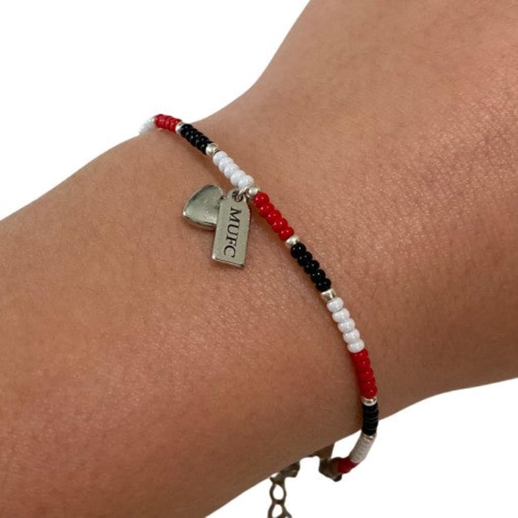 Manchester United Bracelet for Women & Girls - Rhodium Plated Stainless Steel Bead Bracelet with Czech Glass Beads - Adjustable Football Jewellery Gift for Man Utd Fans (S, 18, Centimeters)