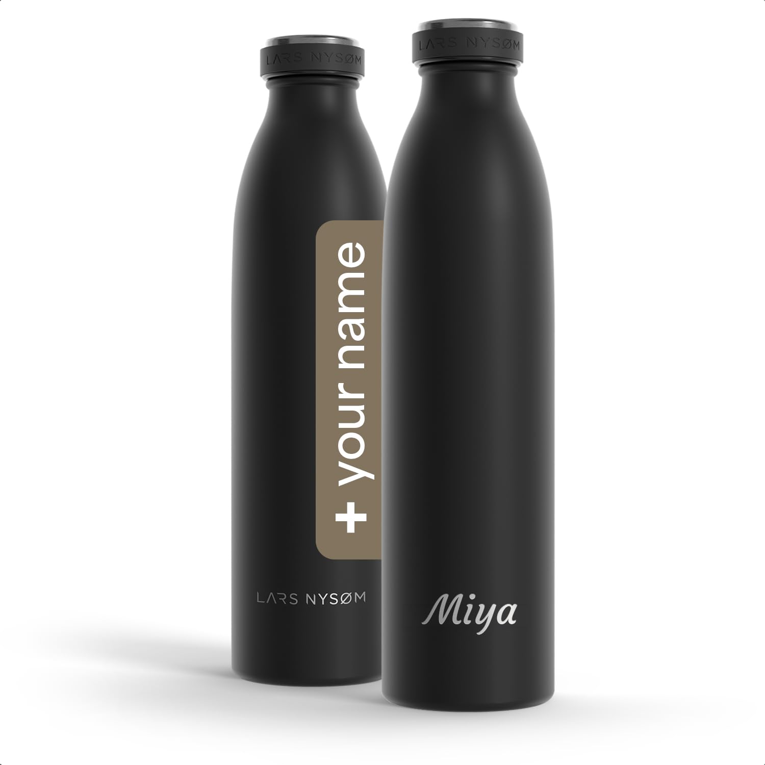 LARS NYSØM Personalisierte Edelstahl Trinkflasche 350ml, 500ml, 750ml, 1L, 1 5 liter | Thermosflasche Kohlensäure geeignet mit Gravur | Wasserflasche als Geschenk mit Namen (Carbon Black, 750ml)