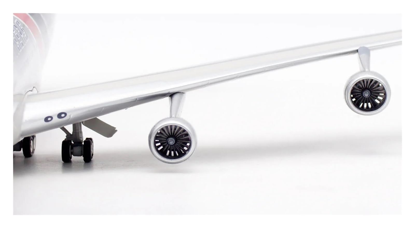 Plane Giocattolo IF741FTSM-P Inflight 1:200 Flying Tigers Airlines Boeing B747-100 Diecast Aereo Jet Modello N800FT