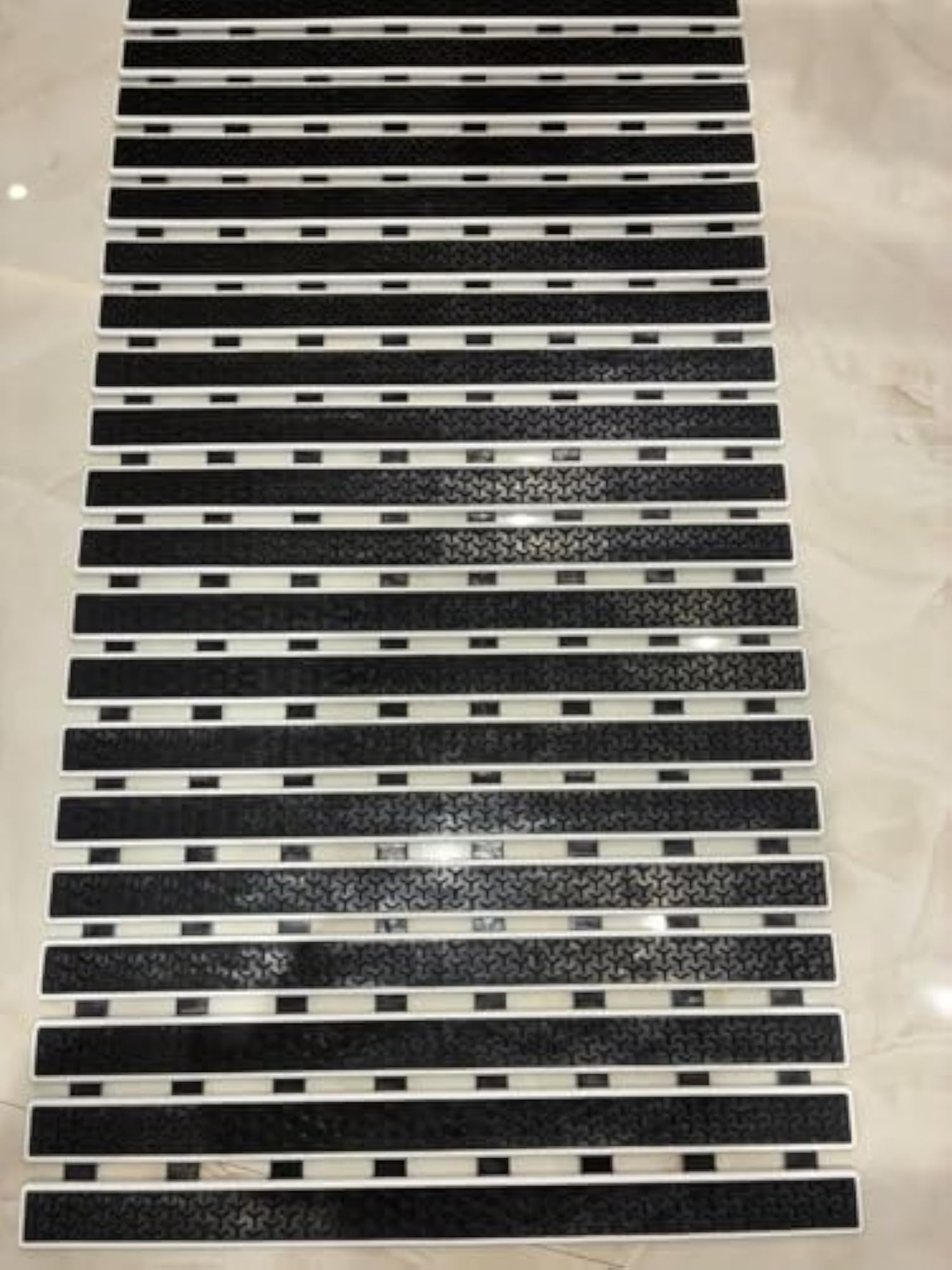 Non-Slip Bath Mat with High-Vacuum Grip