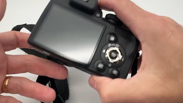 Watch FujiFilm FinePix S3280 14MP Digital Camera Review on Amazon Live