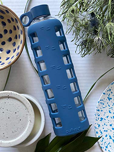 purifyou Premium 40 / 32 / 22 / 12 oz Glass Water Bottles with Volume & Times to Drink, Silicone Sleeve & Stainless Steel Lid Insert, Reusable Bottle for Fridge Water, Juice (32oz Chinese Porcelain)