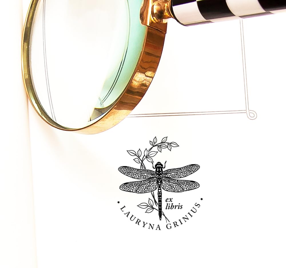 Ex Libris Libélula Personalizado – Sello para Libros, Arte de Insectos, Regalo Artesanal en Caja Bonita