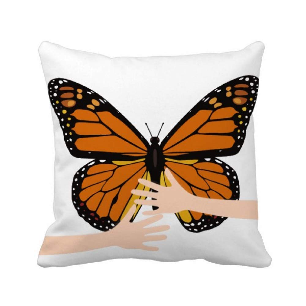 Papillon en orange coussin de couvrir, l'évasion bucolique chez soi