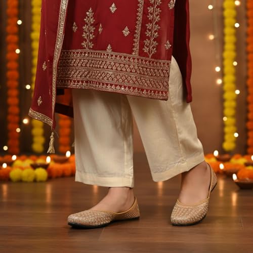 Image of DFR Women Embroidered Mojari Juttis