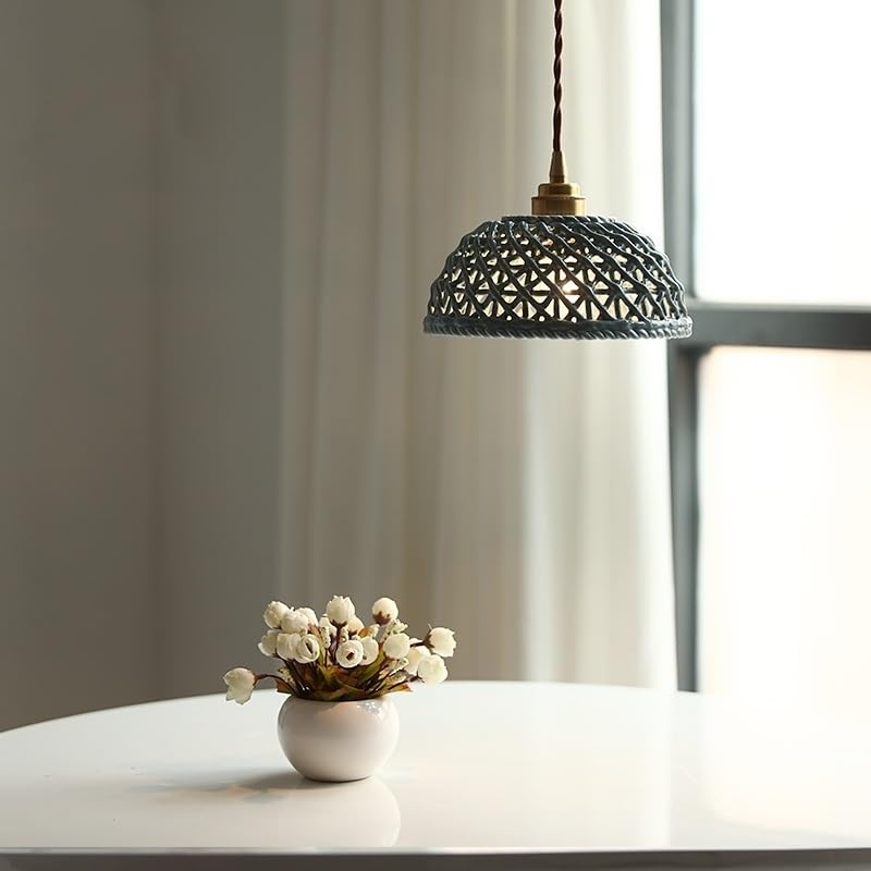 Lustre suspension en céramique bleue au design artisanal chic pour sublimer votre loft