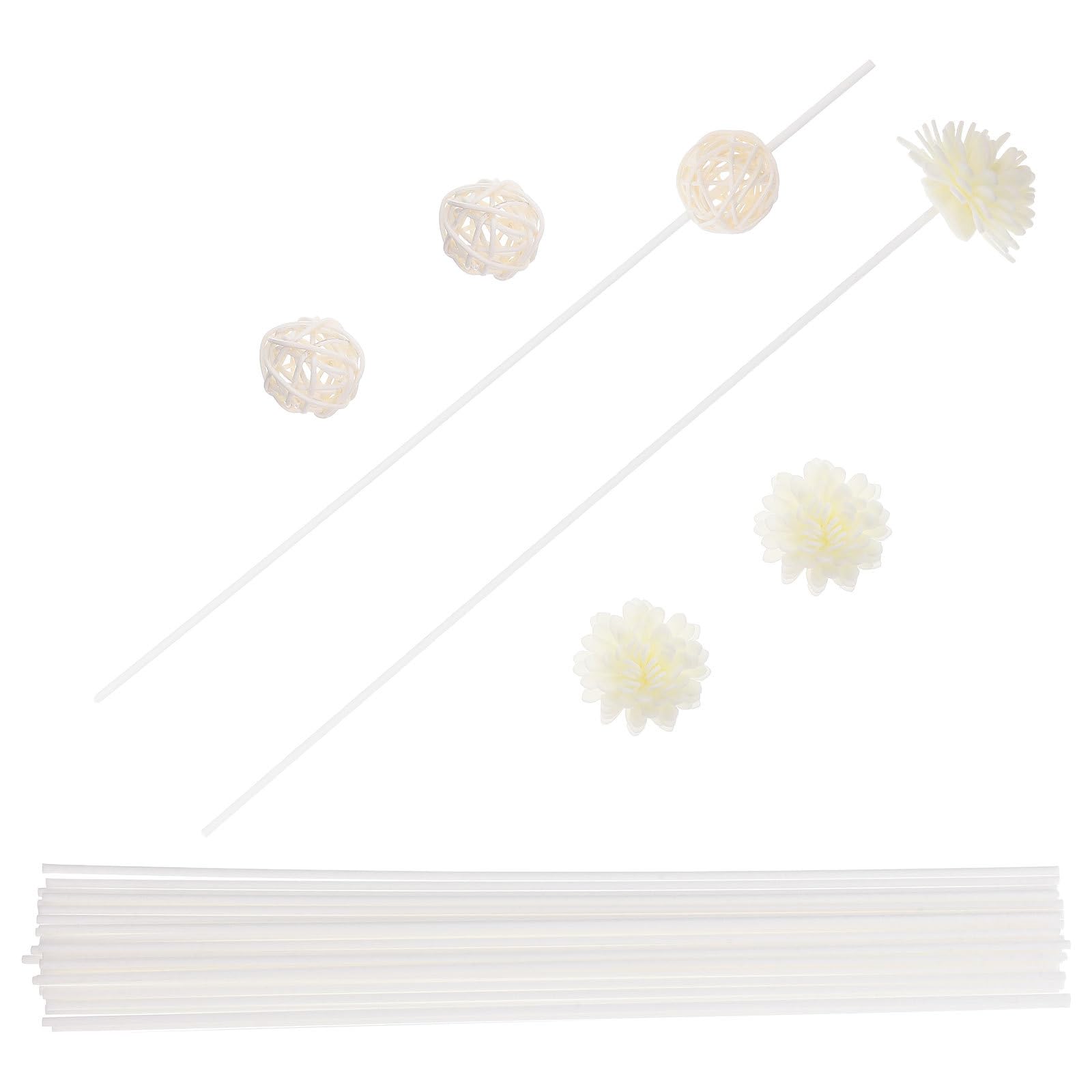 Parfum rafraîchissant été émis par bâtons de rotin blanc élégants