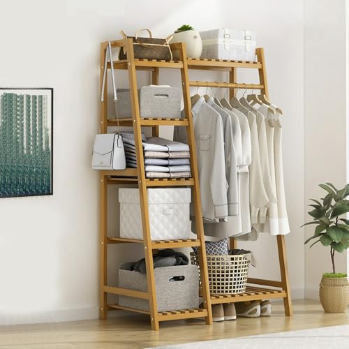 Porte-vêtements en bambou pour optimiser les petits espaces