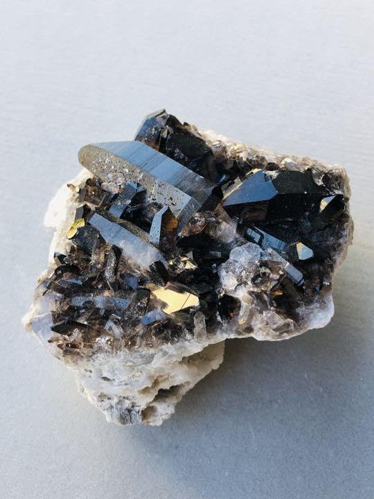 極上 黒水晶[モリオン]クラスター 原石 浄化 置物No2 Amazon.co.jp: 極上 黒水晶モリオンクラスター 原石 浄化 置物