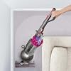 Aspiradora Vertical Dyson Ball MultiFloor: Filtro HEPA de alto rendimiento, ajuste de altura sin bolsa, succión más potente, mango telescópico, cepillos giratorios autopropulsados, fucsia 3