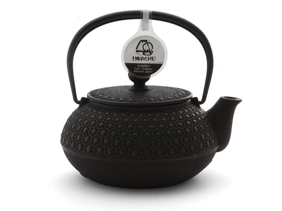 Iwachu Teekanne Gusseisen. Japanische Kyusu Kikko Original, Schwarz 650ml, 0,65 Liter Sieb-Einsatz Edelstahl. Innen Emailliert