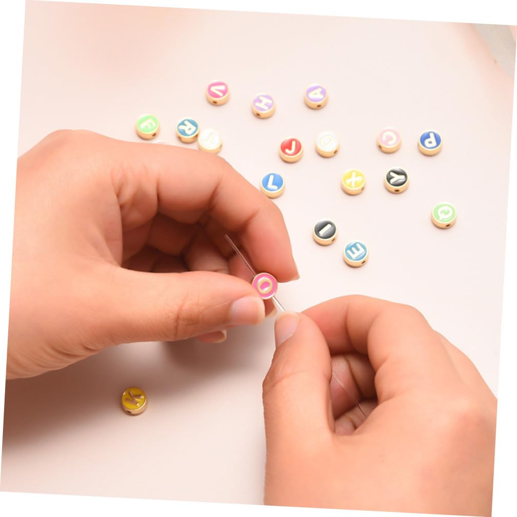 SEWACC 104piezas Coloridos Beads De Letras Del Alfabeto Para Accesorios De Joyas Aleación Sueltos y Creativos Para Pulseras y Collares