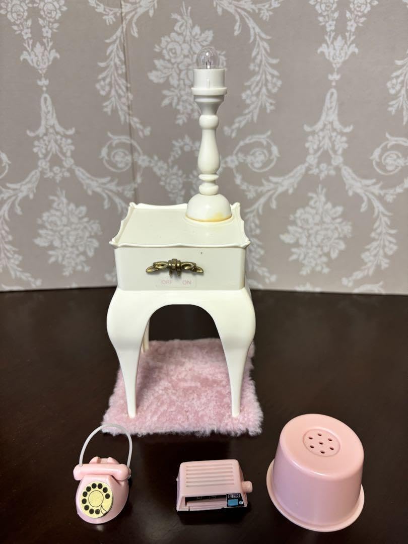 ベッドサイド テーブル＆ランプ シンディちゃんオリジナル ヴィンテージ 美品 Amazon.co.jp: ヴィンテージ フルールちゃん シンディ ベッドサイド