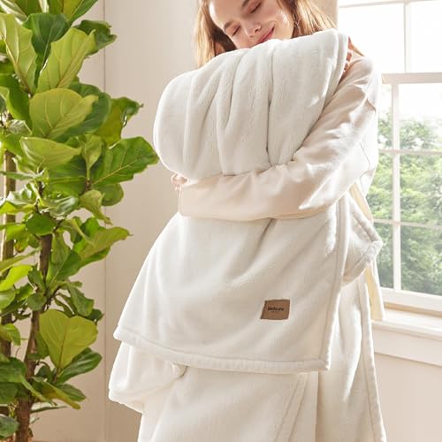 Bedsure Twin Blanket for Bed, Thick Warm Heavy Soft Blanket for Couch, Cozy Fleece Throws Gift for Girls Boys Dorm Graduation Decor, Twin XL Anti-Static 500Gsm Design, Cream, 66x90 Inch