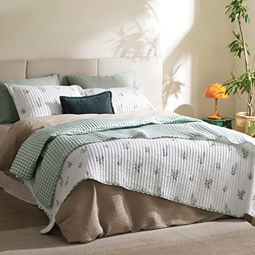Image of Bedsure Floral Twin Quilt, Reversible Botanical Floral Comforter, Twin XL