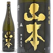 山本酒造店6代目蔵元が全ての工程に一貫して携わった入魂の銘柄が『山本』 自らの名前を冠した「山本」が酒銘。 味わい深い純米吟醸で山本銘柄唯一の通年商品で基本の1本のご紹介。 爽やかな吟醸香に、旨味、酸味が絡み、香味の余韻を残しながらスッとキレていきます。 山本 純米吟醸 ピュアブラック DATE：【原料米、酒こまち】【アルコール度数16度】【精米歩合50％】【日本酒度＋2】【酸度1.8】【容量1800ml】