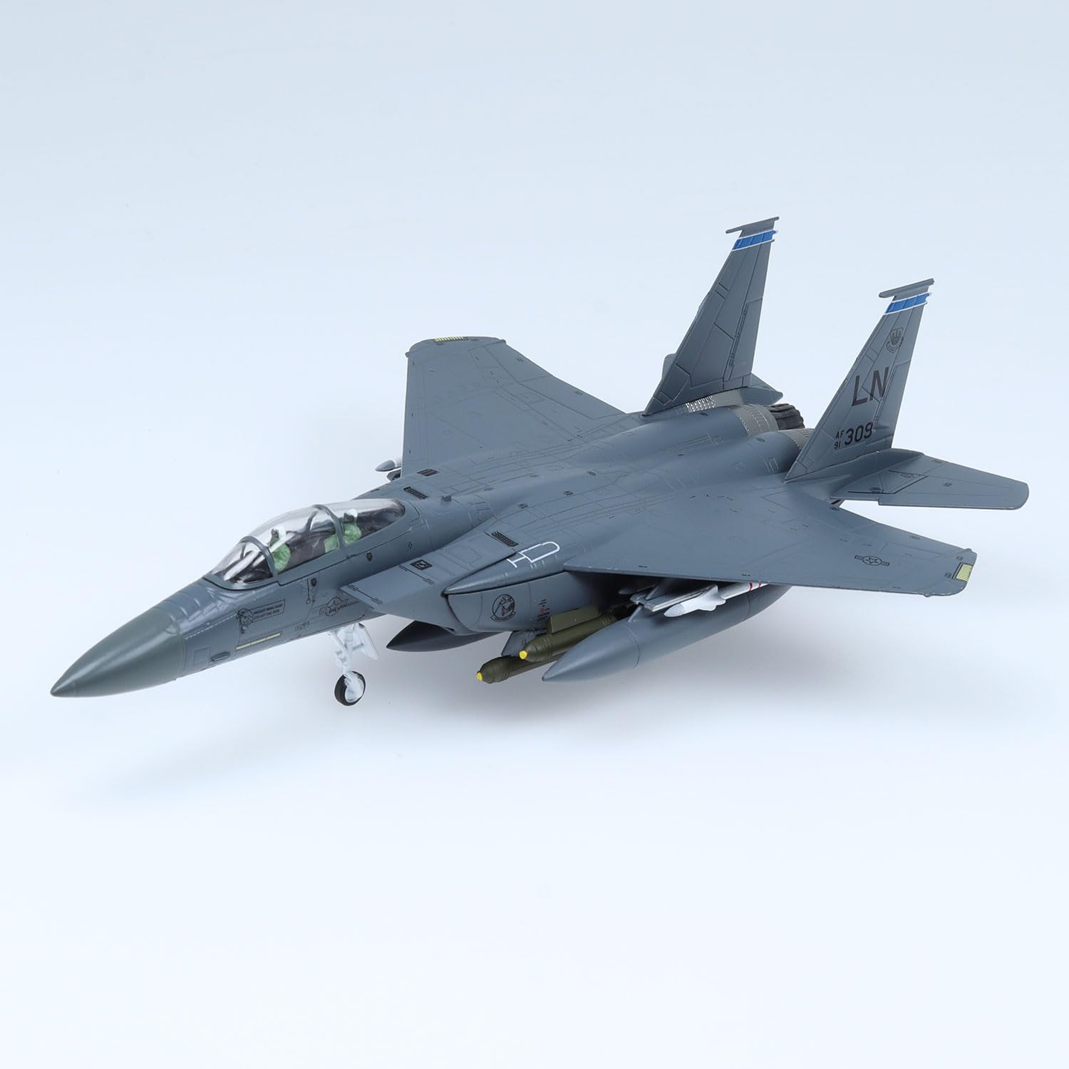 Harilla 1/100 Avion de Chasse Miniature en Alliage Métallique à l'Échelle, Modèle d'avion Militaire, Avion Réaliste pour Bureau, Salon, Décoration de