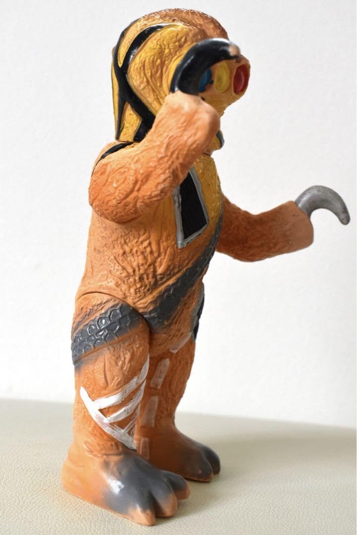 Amazon.co.jp: 超希少 交通事故怪獣クルマニクラス : おもちゃ