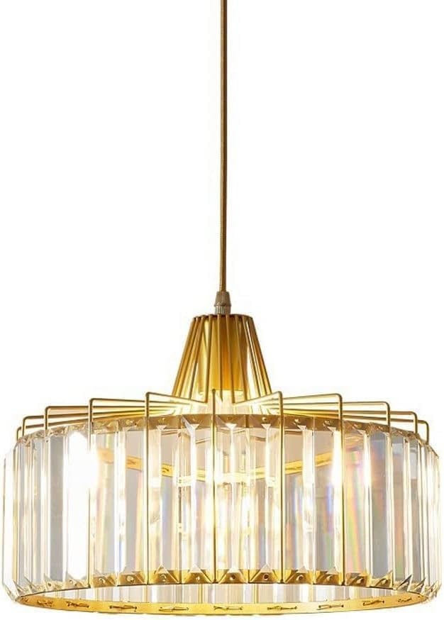 Suspension cristal pour &eacute;clairer une cuisine sombre table or