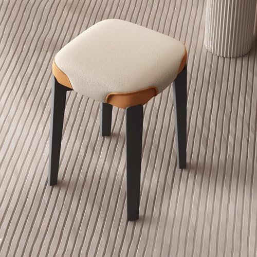 Chaise de salle à manger empilable pour optimiser les petits salons
