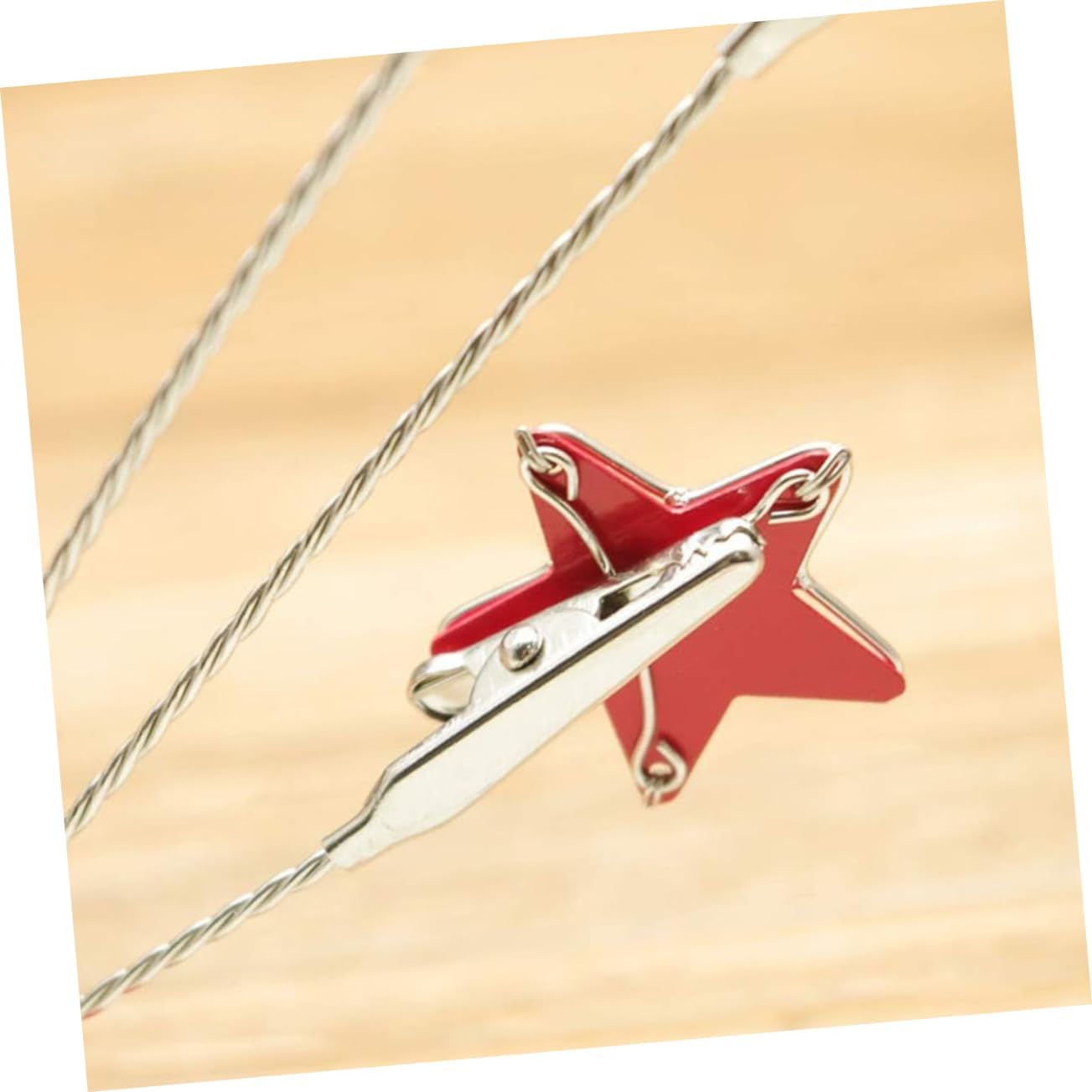 Housoutil Stainless Steel Star Photo Memo Holder Clip for Weddings and Birthdays Versatile Desktop Display Stand for Notes Cards and Pictures Unique Five-Point Design Strong Grip